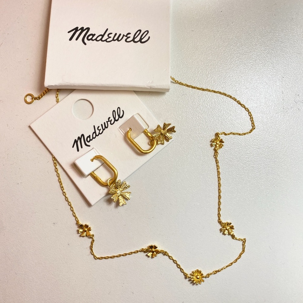 Madewell Mojave Daisy Necklace and Huggie Earring Bundle